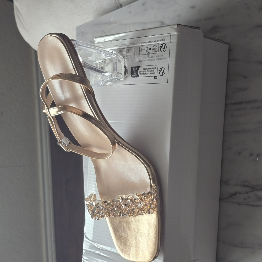 Elegant Gold Women's Sandals